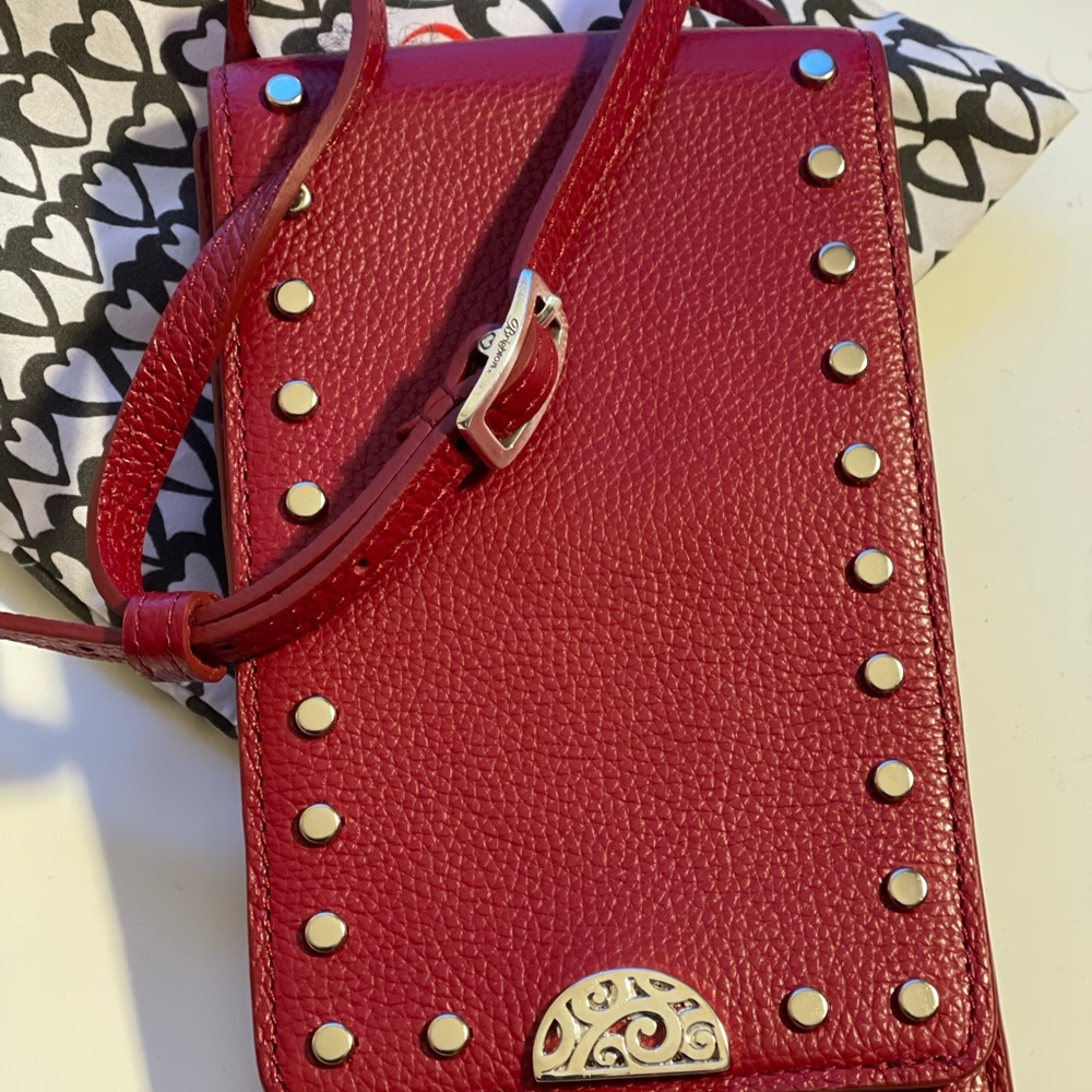 This a beautiful crossbody bag, never use withoutt tag